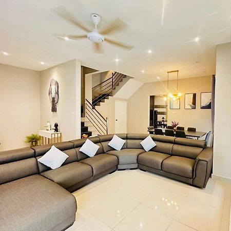 《Untitled Homestay》Sitiawan Esterno foto