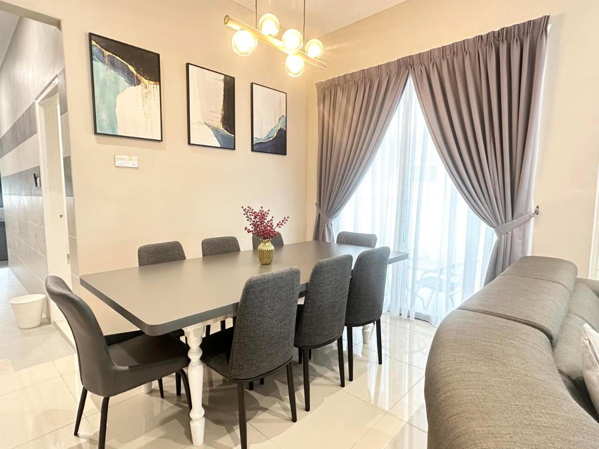 《Untitled Homestay》Sitiawan Esterno foto