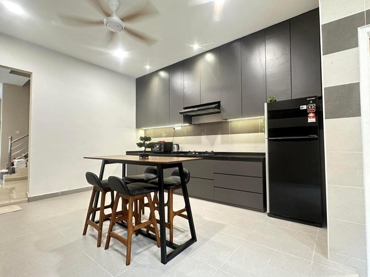 《Untitled Homestay》Sitiawan Esterno foto