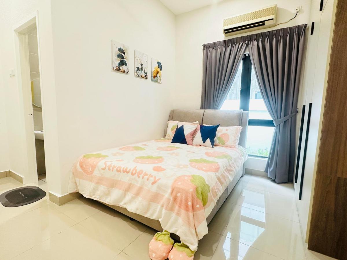 《Untitled Homestay》Sitiawan Esterno foto