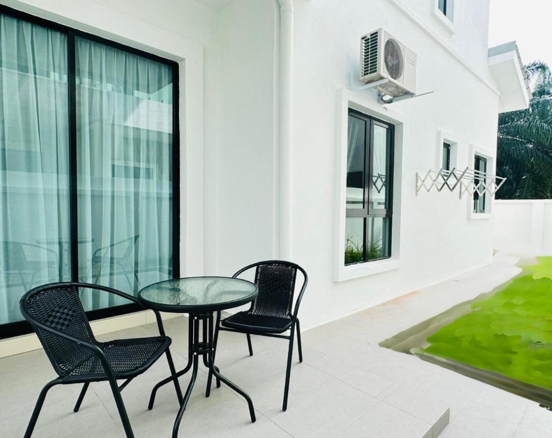 《Untitled Homestay》Sitiawan Esterno foto